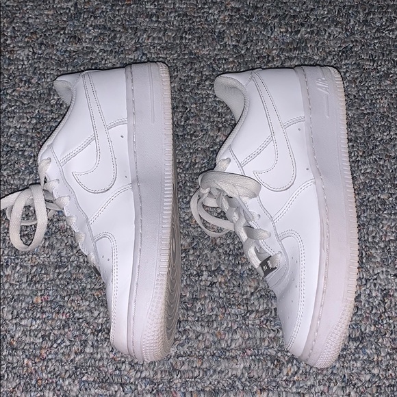 white Air Force 1 - Picture 3 of 3